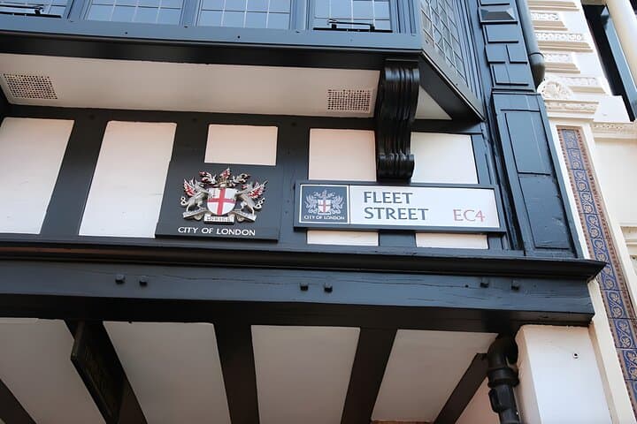Historical Pub Walking Tour of London — Private Group Pubs & Gin Palaces photo 6