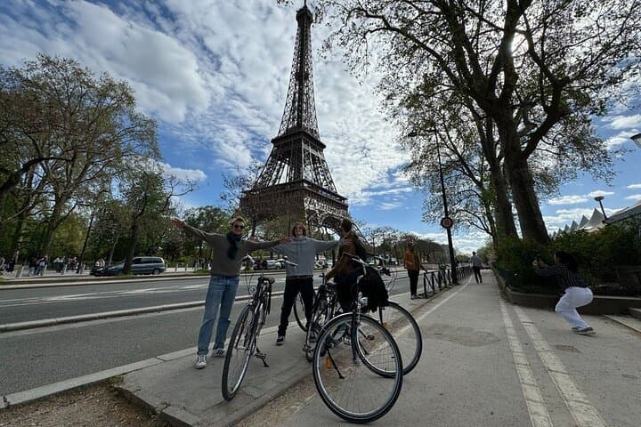 Paris by Bike: 3-Hour Guided Ride Past the Louvre, Eiffel & Seine photo 4