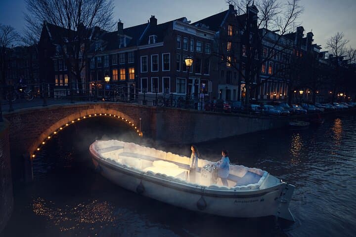Amsterdam Smoke-Friendly Coffee Shop Canal Cruise on Cloud Boat photo 4