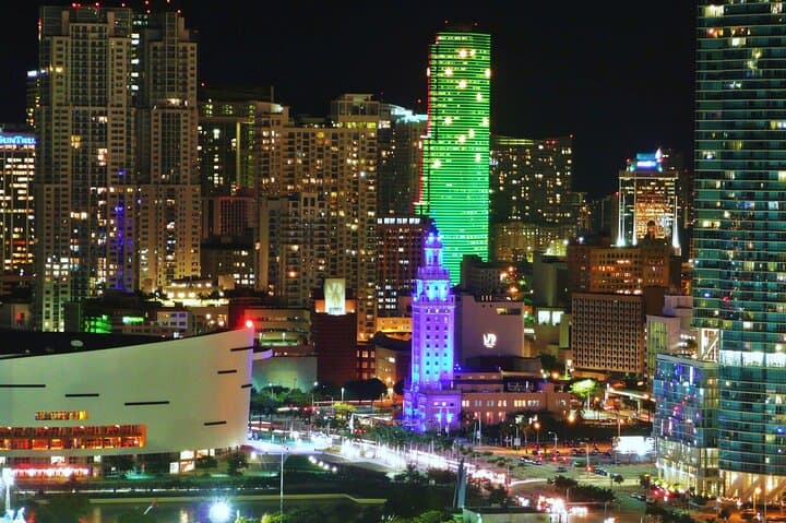 Miami Twilight Skyline Cruise: Biscayne Bay Night Cruise from Bayside Marketplace photo 1