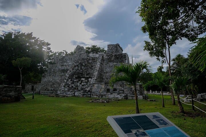 Cancun City Tour: El Meco Ruins, Plaza 28 & Playa Delfines in 5 Hours photo 4