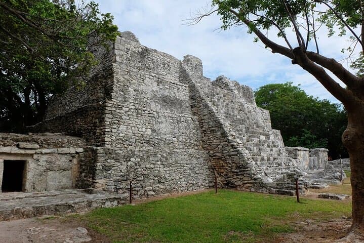 Cancun Cultural City Tour: El Meco, Museo Maya, Mercado 28 & Playa Delfines