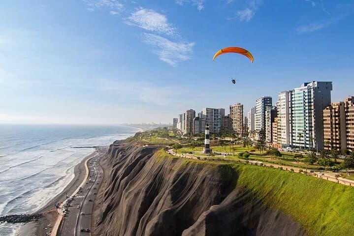 Paragliding Over Lima’s South Coast: Paratrike Flights from Costa Verde photo 3