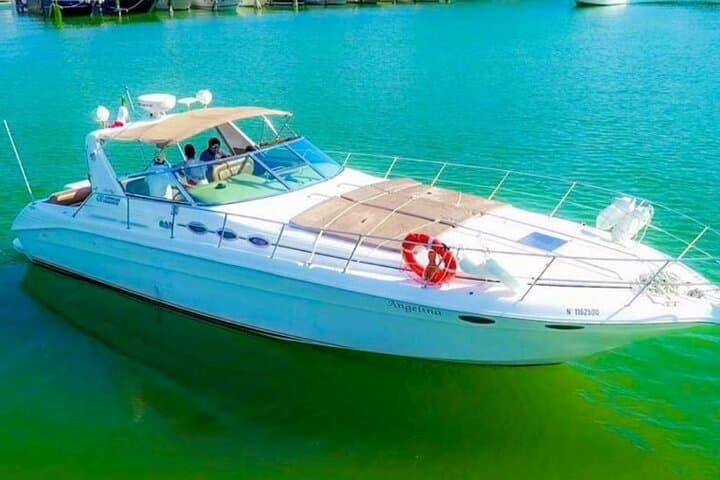 Private Luxury Yacht Charter to Isla Mujeres & Turquoise Reefs from Cancun