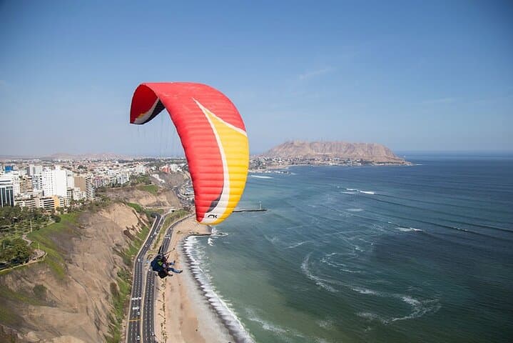Paragliding Over Lima’s South Coast: Paratrike Flights from Costa Verde photo 5