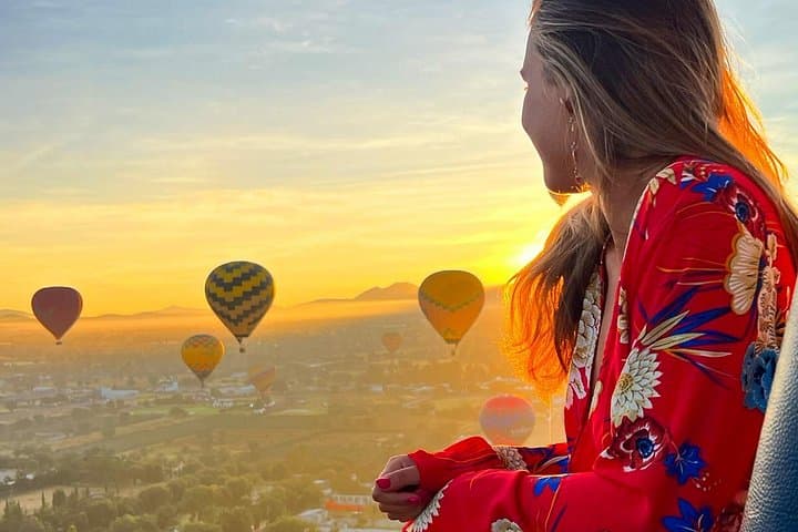 Sunrise Hot-Air Balloon Over Teotihuacán with Sky Balloons Mexico photo 2