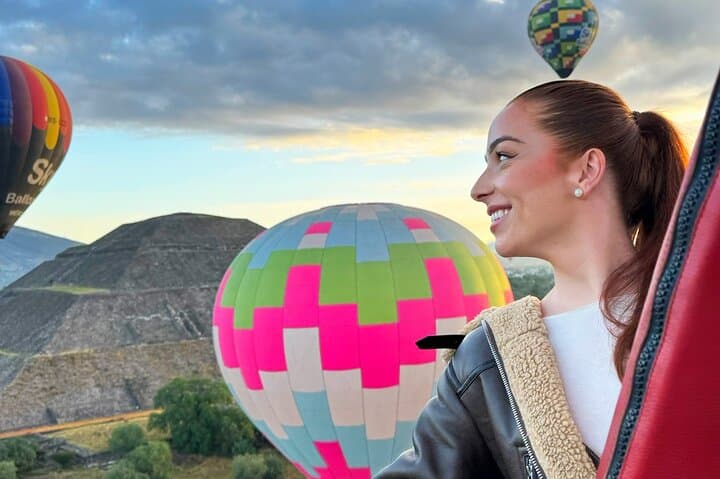 Sunrise Hot Air Balloon Over Teotihuacan Pyramids: Flight, Toast & Panoramic Breakfast