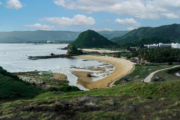 Benang Kelambu Waterfalls, Sukarara Weaving & Tanjung Aan Beach — Lombok Day Tour photo 4
