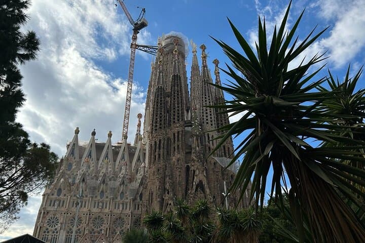 Barcelona Top Sights by E-Bike: 2.5-Hour Guided City Tour photo 3
