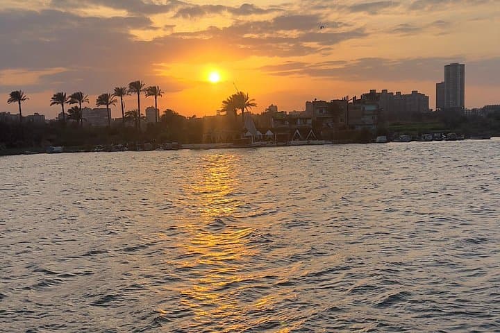 Golden Hour Dinner Cruise on the Nile: Cairo Sunset Dining & Live Entertainment