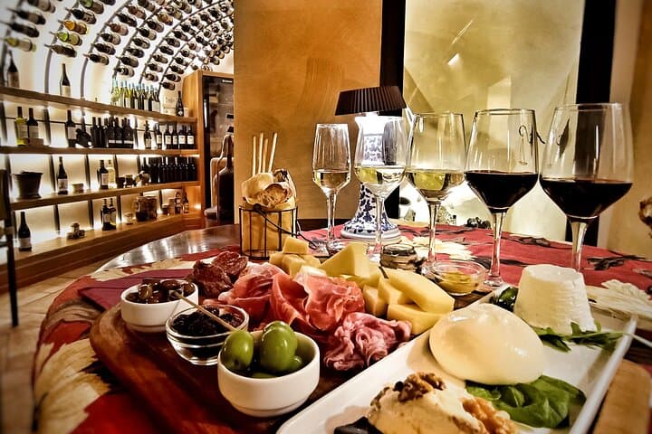 Rome Self-Guided Walking Tour with Fabullus Food & Wine Tasting photo 2
