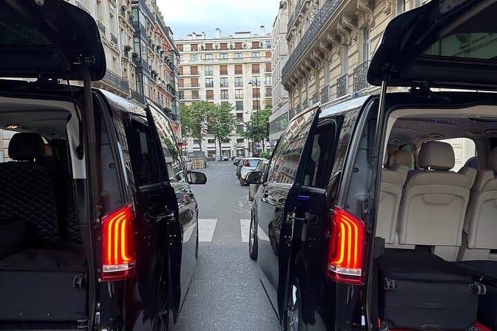 Paris Private Chauffeured Highlights Tour — Customizable Half- or Full-Day City Drive photo 2