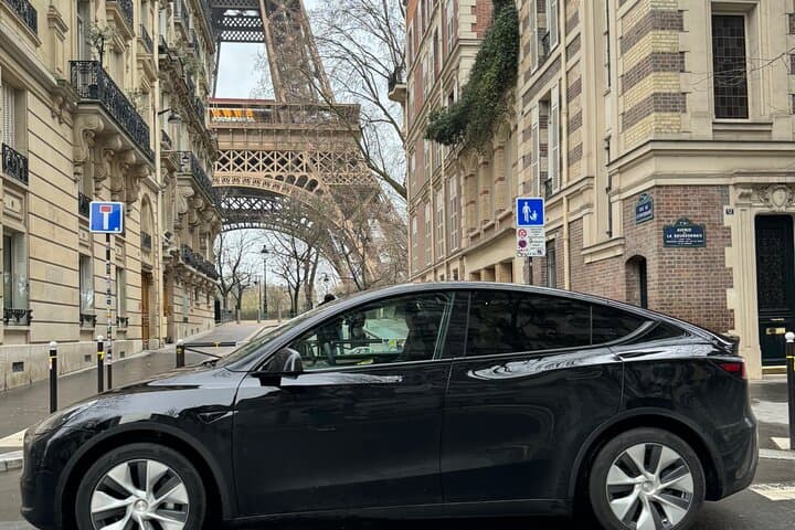 Paris Private Chauffeured Highlights Tour — Customizable Half- or Full-Day City Drive photo 3