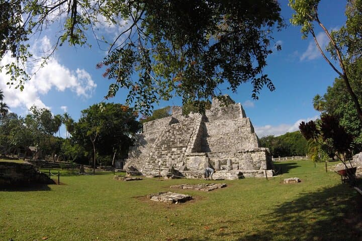 Open-Bus Cancun City Tour: Downtown Highlights, El Meco & Tequila Tasting photo 4