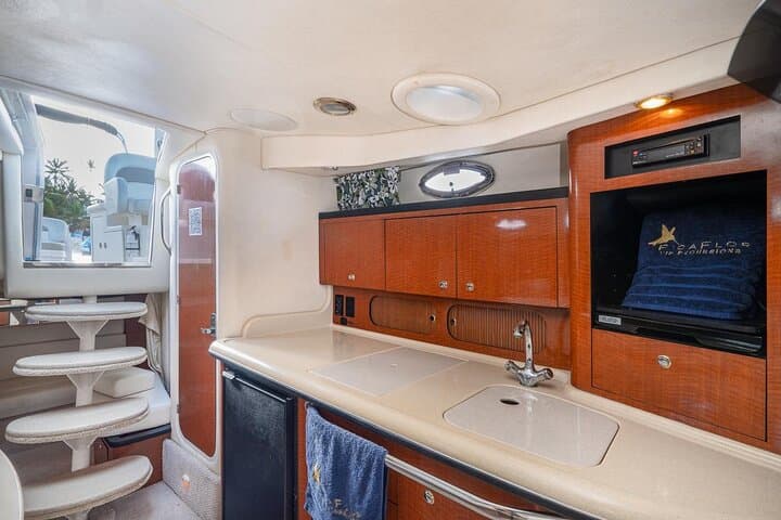 Private Yacht Cruise to Catalina Island with Snorkeling from Bayahibe photo 5