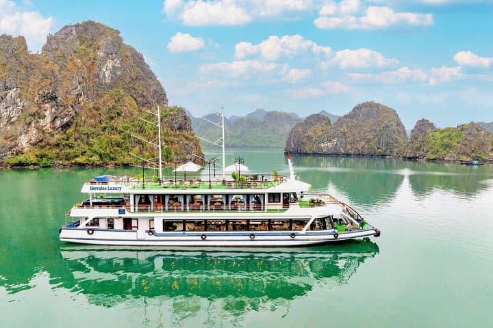 Full-Day Luxury Ha Long Bay Cruise: Sung Sot Cave, Titop Island & Kayaking photo 6