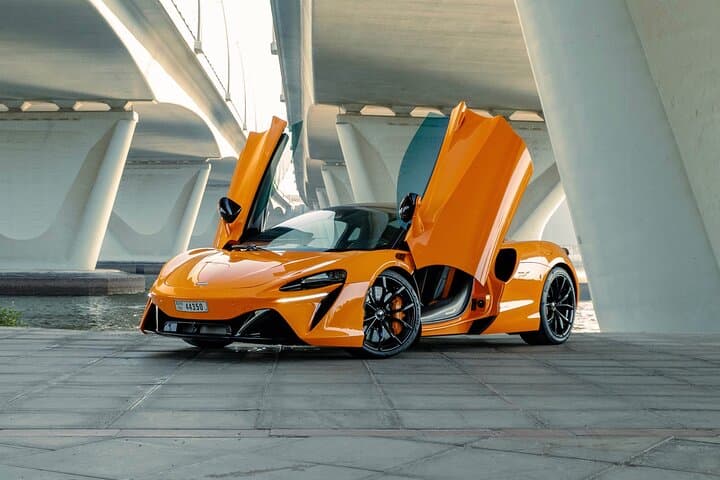 Dubai Supercar Driving Experience: Drive a Ferrari, Lamborghini & More photo 6