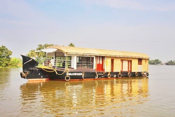 Aleppey Backwater Cruise with Traditional Kerala Lunch — Half-Day Houseboat Experience photo 1