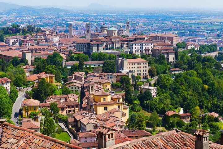 Explore Padua in 60 Minutes: Local Walking Tour of Basilica, Prato della Valle & Arcades