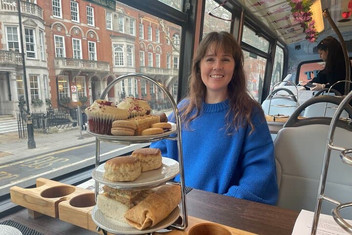 London Afternoon Tea Bus: Panoramic Lower-Deck Tour with Prosecco photo 6