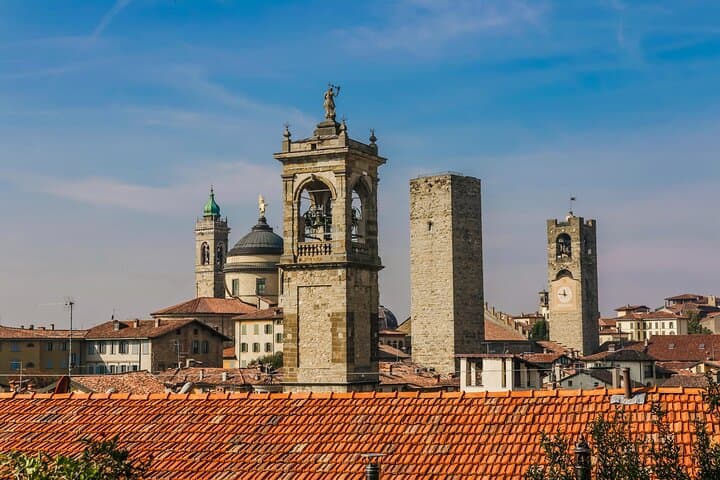 Explore Padua in 60 Minutes: Local Walking Tour of Basilica, Prato della Valle & Arcades photo 3