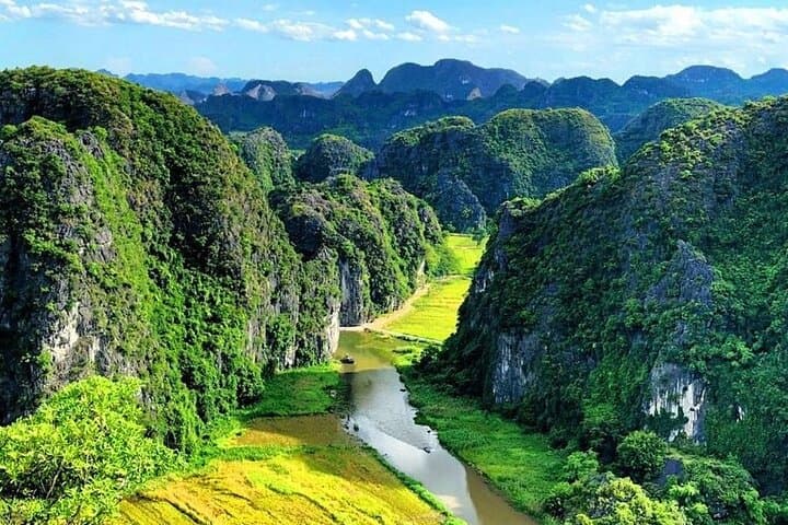 Full-Day Ninh Binh: Hoa Lu Ancient Capital, Tam Coc Boat Ride & Mua Cave Climb photo 6