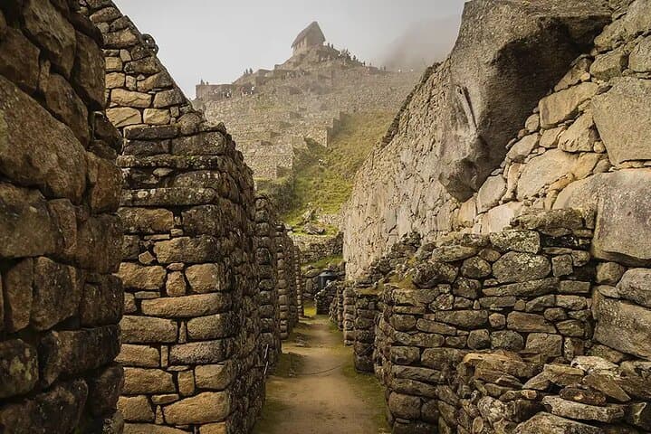 Essential Machu Picchu Full-Day Tour: Vistadome Train from Cusco photo 2