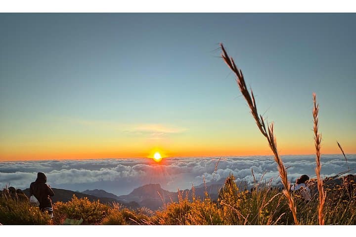 Sunrise Jeep Tour to Pico do Arieiro: Dawn at Madeira's 1818m Peak photo 2