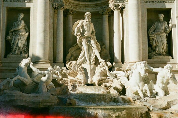 Eternal City Piazza Tour: Trevi, Pantheon & Piazza Navona Walking Experience photo 3