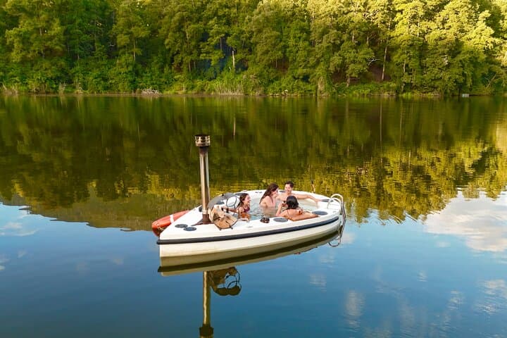 Self-Drive Electric Hot Tub Boat on Rivera Lagoon — Pucón's Scenic Water Escape photo 4