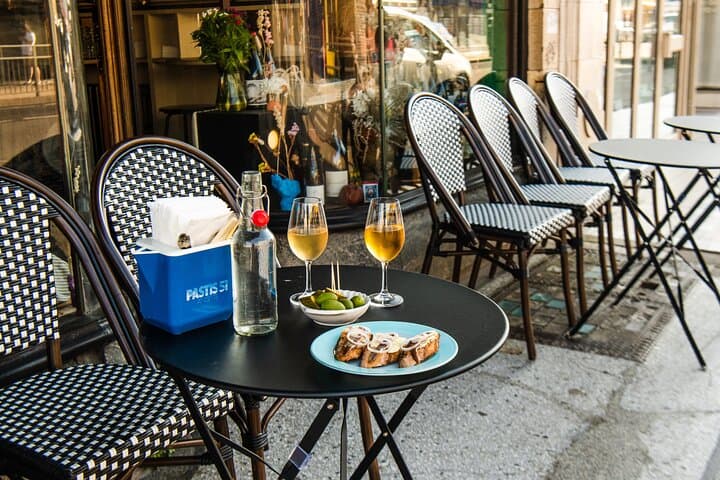 Private Wine Tour of Margate: Walking Wine Tastings at Top Seafront Bars photo 2