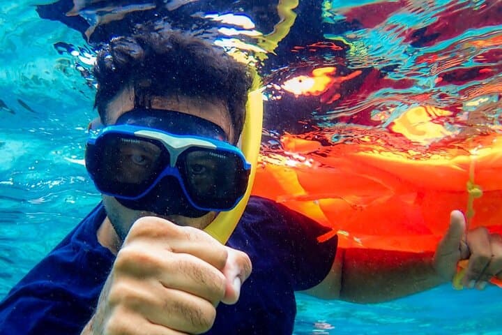 Roatán Reef Snorkeling: West Bay Beach, Chocolate Factory & Craft Markets photo 5