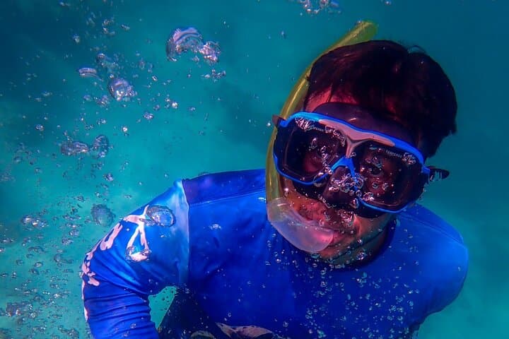 Roatán Reef Snorkeling: West Bay Beach, Chocolate Factory & Craft Markets photo 6