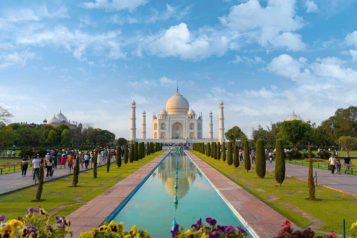 Gatimaan Express Day Trip: Delhi to the Taj Mahal by Superfast Train photo 4