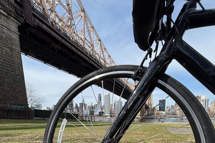 BQE Bike Tour: Brooklyn–Queens Waterfront Ride From Midtown photo 3