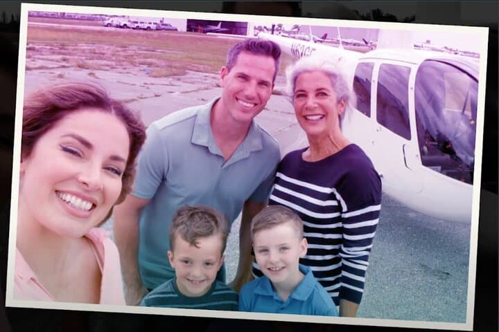 Orlando Helicopter Tour Over Theme Parks & Downtown — Private Family Flight photo 1