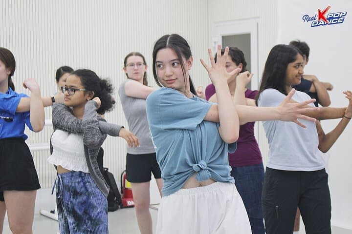 Seoul K-Pop Dance Class with Backup Dancers — 90-Minute Lesson & Video photo 2