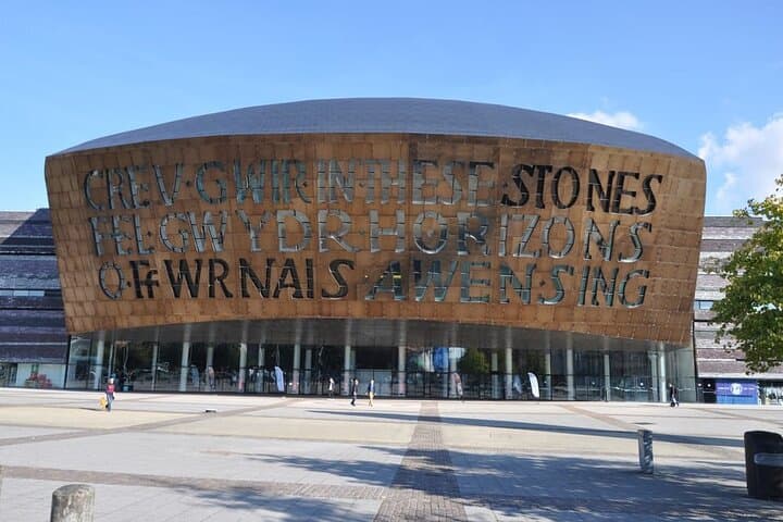 Cardiff Day Trip from London — Guided Tour of Cardiff Bay, Penarth & Cardiff Castle