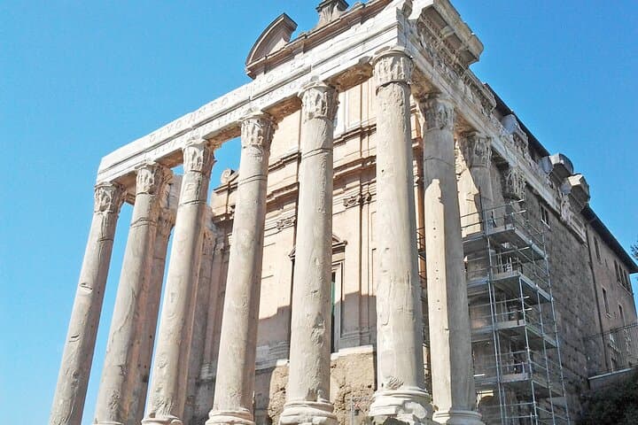 VIP Colosseum & Ancient Rome: Private Forum and Palatine Hill Tour photo 3