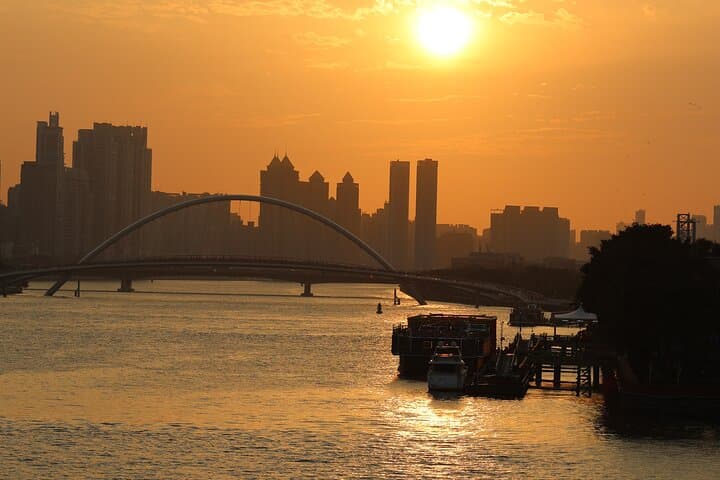 First-Day Guangzhou Private Tour: CBD Sights, Pearl River Views & Party Pier Nightlife