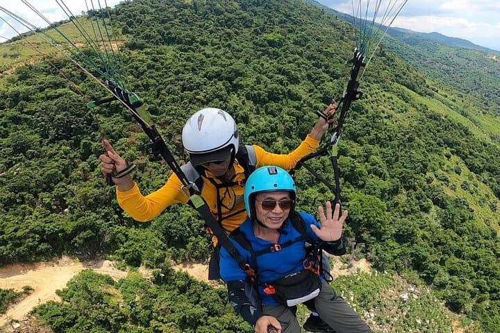 Paragliding Experience in Nha Trang: Tandem Flight from Hon En Peak photo 6