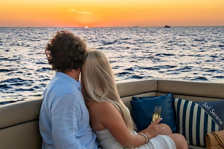 Dubai Luxury Sunset Yacht Cruise with Dinner & Drinks (2-Hour) photo 2