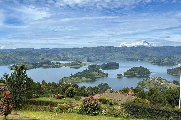 3-Day Gorilla Tracking and Lake Bunyonyi Adventure in Uganda photo 4