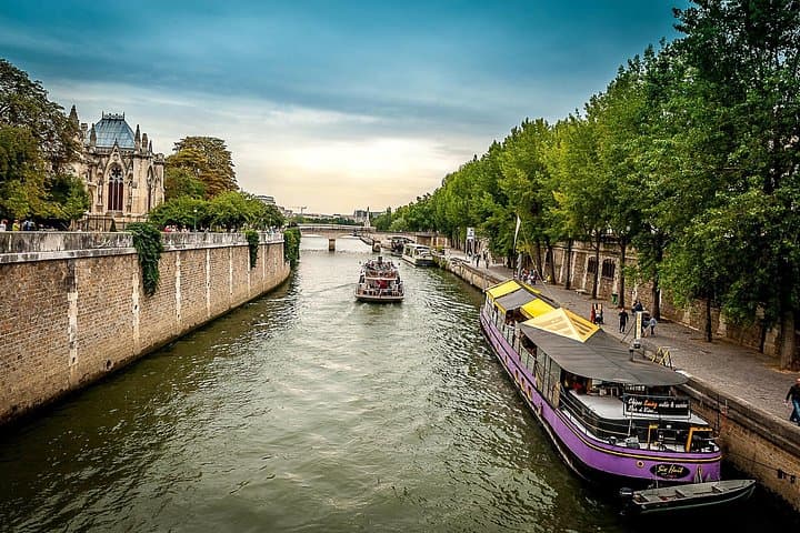 Paris in Style: Private Car Tour with Local Expert — Iconic Sights with Local Insight photo 4