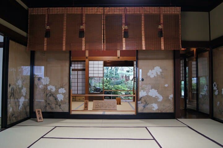 Kanazawa Day Tour: Kenrokuen Garden, Samurai District & Sushi-Making photo 5