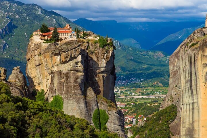 Meteora Private Day Trip from Athens — Monasteries, Thermopylae & Kastraki