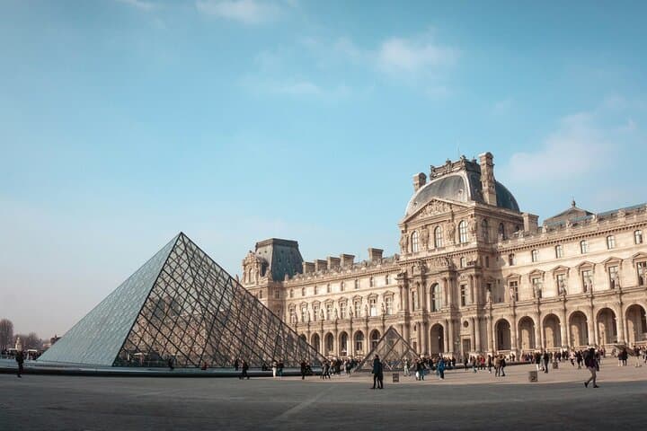 Paris Highlights Private Bike Tour — Expert Local Guide & Iconic Landmarks photo 4