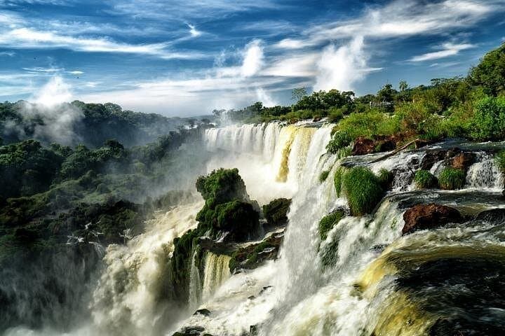 Private Brazilian-Side Iguazu Falls Tour with Parque das Aves & Saltos del Monday