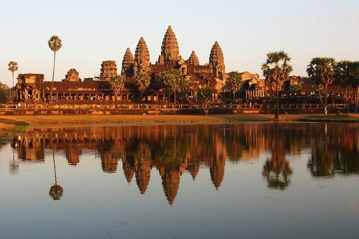 Private Sunrise or Sunset Angkor Wat Tour — Luxury Guided Experience in Siem Reap photo 2