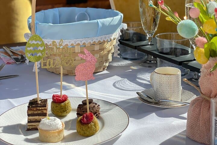 Best of London Easter Afternoon Tea Bus Tour